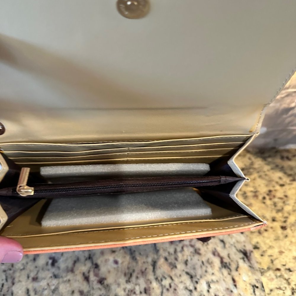 Alyssa Vegan Leather Wristlet BNWT - Picture 4 of 8